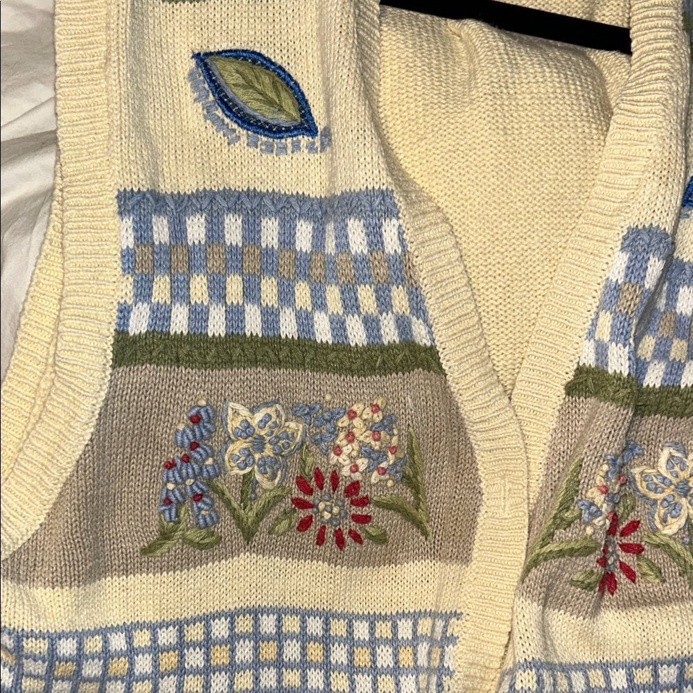 Vintage Floral Knit Vest - Picture 3 of 6